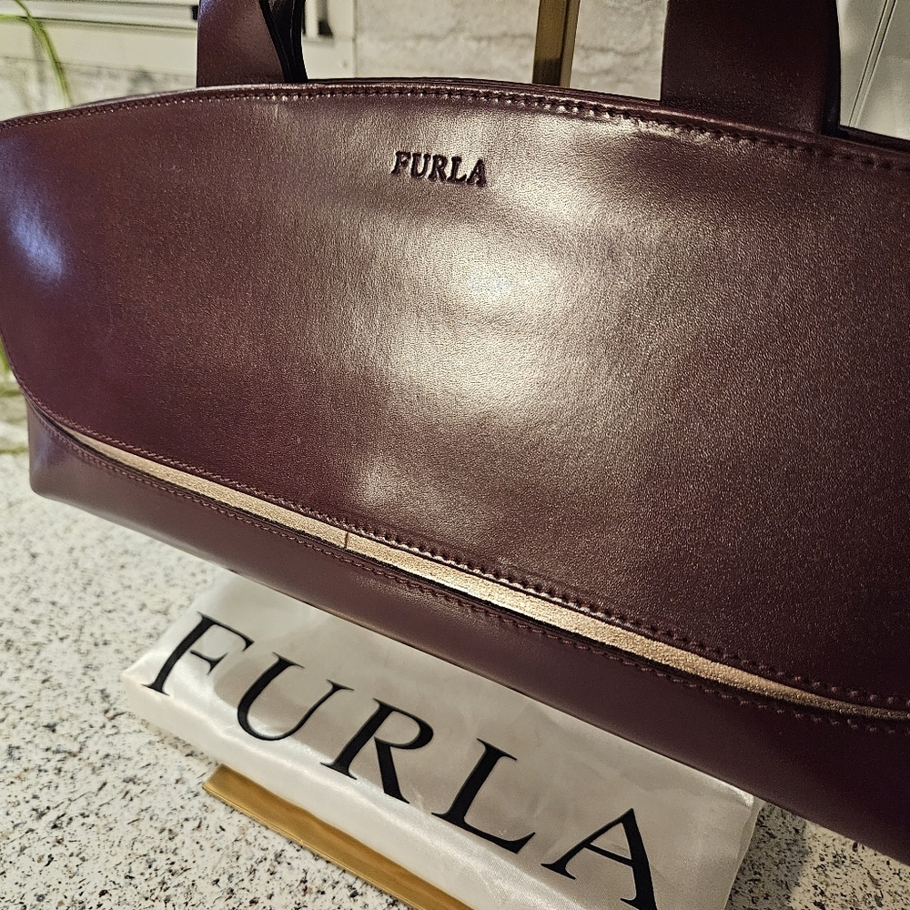 FURLA - NWOT SLEEK Deep Burgundy Leather Handbag With Branded Dust Bag - Picture 4 of 17